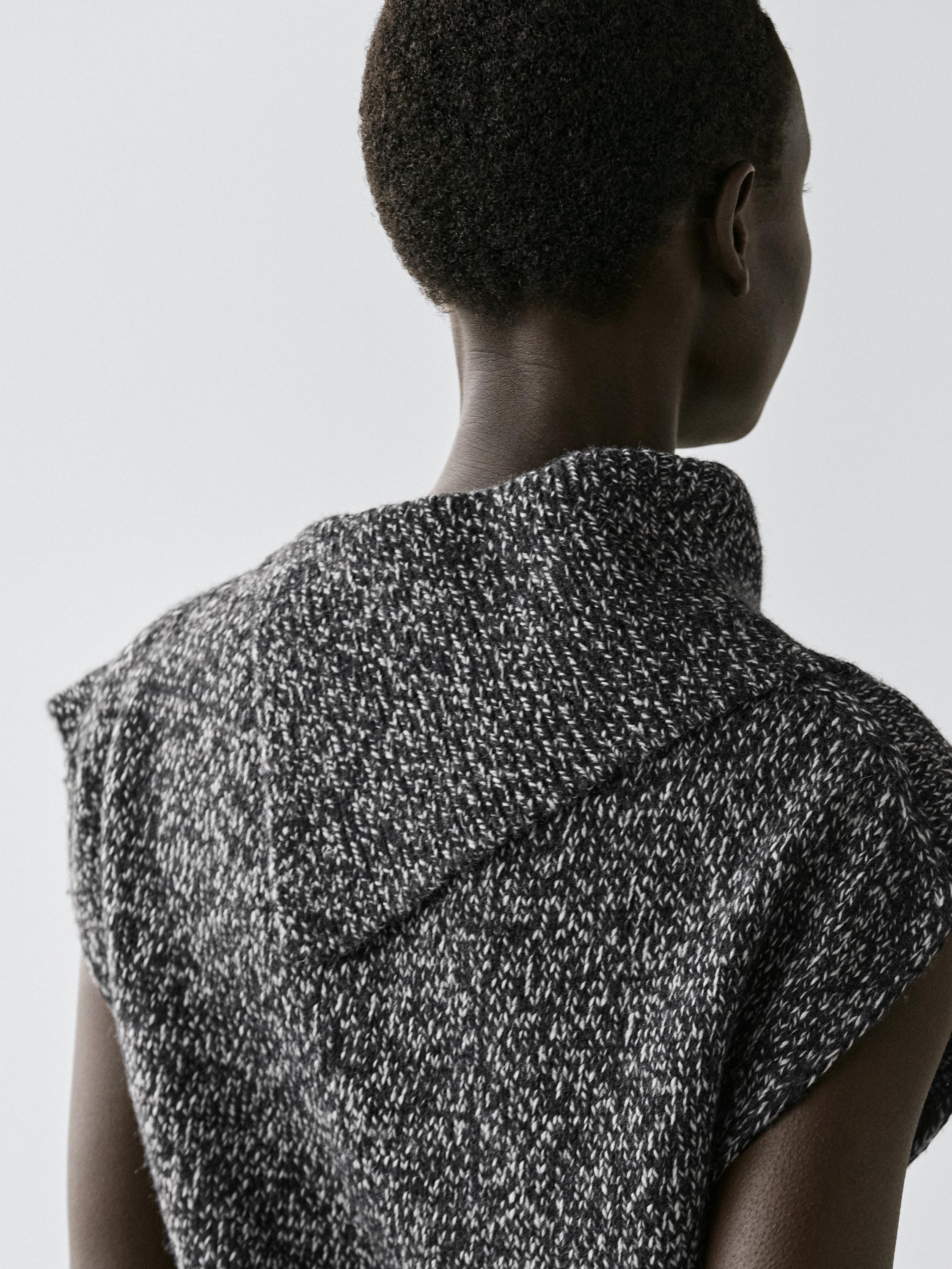 Mouliné knit vest with collar detail